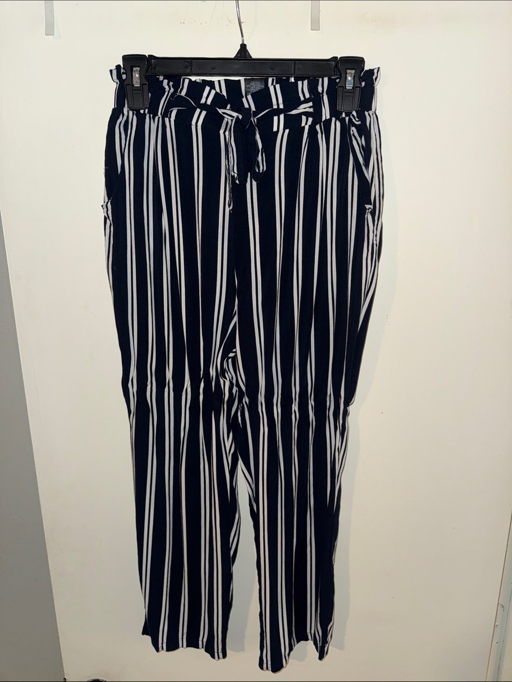 Rue21 Navy & White Vertical Stripe Tie-Waist Straight Leg Pants